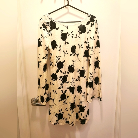 Flower dress - Picture 1 of 3